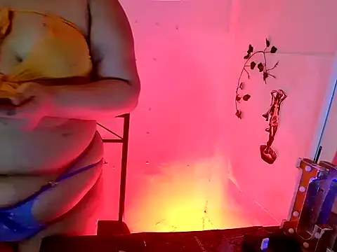 Snapshot of MistressMileenaMiami chatting on February 25, 2026, 8:18 pm MistressMileenaMiami online show from February 25, 2026, 8:18 pm