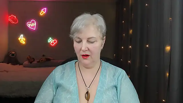 Snapshot of Mary-Leee chatting on April 1, 2026, 5:54 pm Mary-Leee online show from April 1, 2026, 5:54 pm
