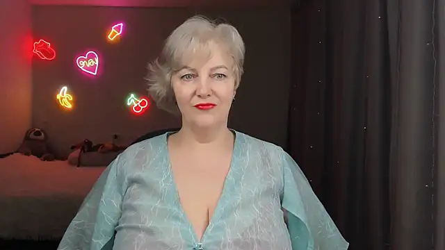 Snapshot of Mary-Leee chatting on April 15, 2026, 6:20 am Mary-Leee online show from April 15, 2026, 6:20 am