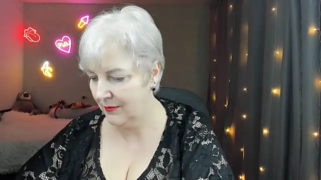 Snapshot of Mary-Leee chatting on April 15, 2026, 6:26 pm Mary-Leee online show from April 15, 2026, 6:26 pm