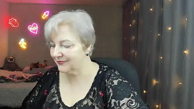 Snapshot of Mary-Leee chatting on April 24, 2026, 5:32 am Mary-Leee online show from April 24, 2026, 5:32 am