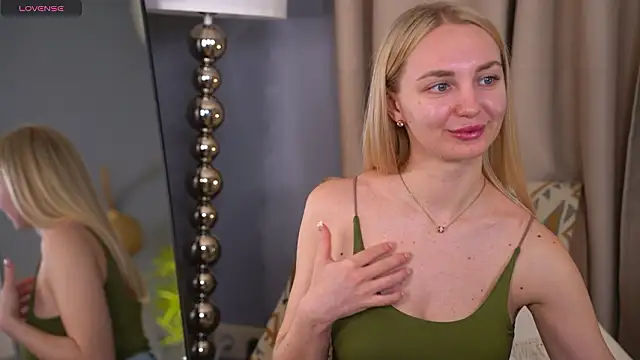 BabyBeckkky online show from March 2, 2026, 8:43 am