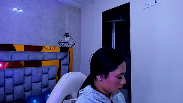 miiaboss  online show from March 18, 2026, 12:08 pm