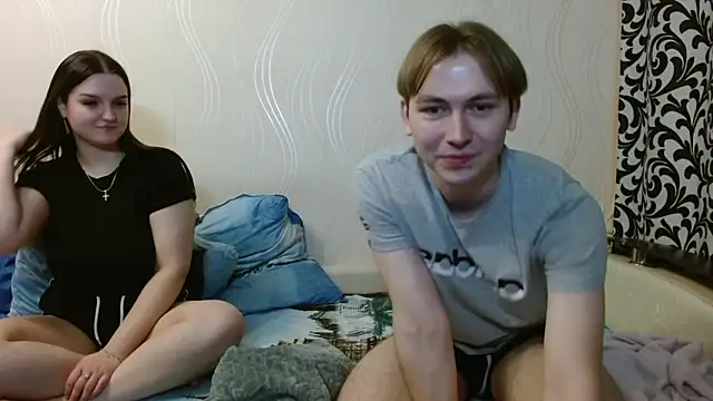 Snapshot of bighugs0 chatting on April 1, 2026, 5:21 pm bighugs0 online show from April 1, 2026, 5:21 pm