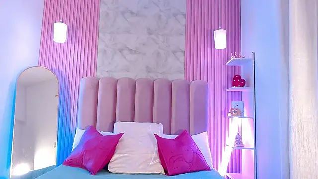 ArianaRougee online show from April 3, 2026, 11:19 am