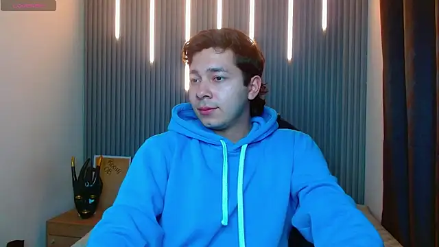 Julian Smith21 online show from April 4, 2026, 11:57 pm