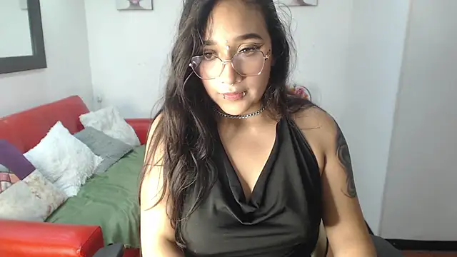 Aura cute  online show from April 2, 2026, 8:28 pm