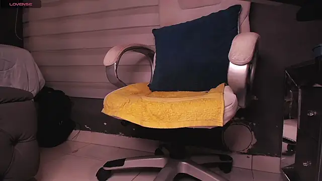 dirty 27cms online show from December 19, 2025, 11:45 pm