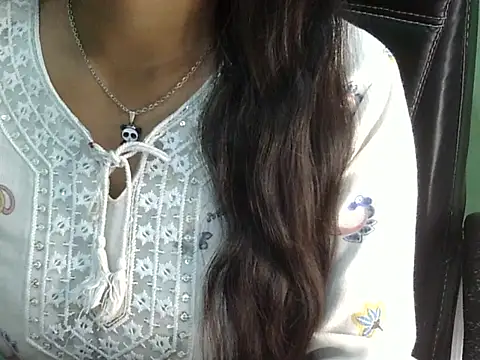 Snapshot of cute_momo_love chatting on March 27, 2026, 5:24 am cute momo love online show from March 27, 2026, 5:24 am