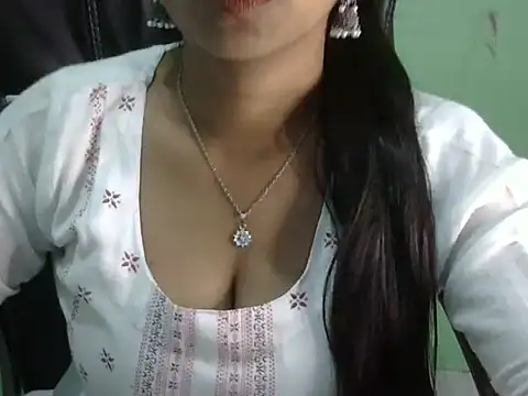 cute momo love online show from May 7, 2026, 5:57 am