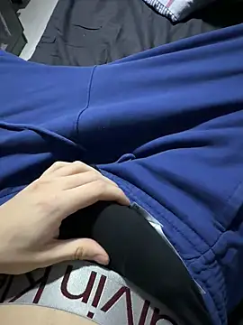 Snapshot of Vireontr1 chatting on February 26, 2026, 7:24 pm Vireontr1 online show from February 26, 2026, 7:24 pm