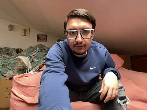 Snapshot of massiyyyy chatting on March 1, 2026, 11:12 am massiyyyy online show from March 1, 2026, 11:12 am