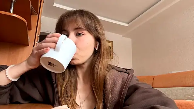 SerenaHawthorne online show from March 3, 2026, 9:48 am