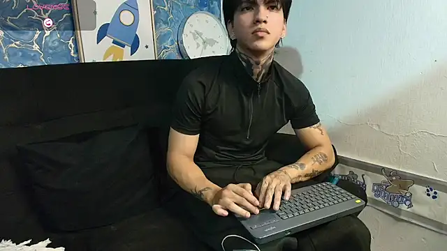Snapshot of Tessarion_Black chatting on May 27, 2026, 3:47 am Tessarion Black online show from May 27, 2026, 3:47 am
