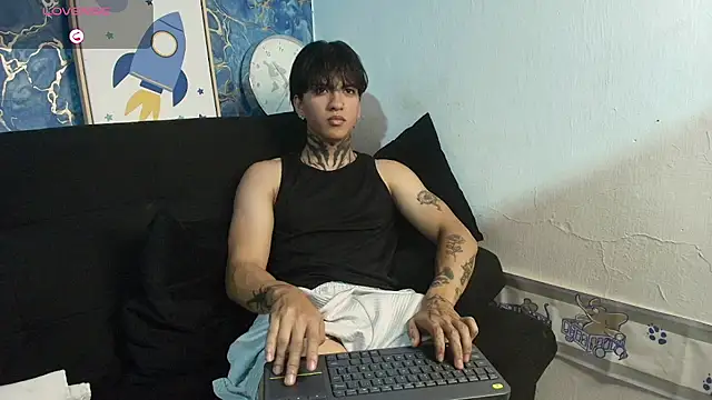 Snapshot of Tessarion_Black chatting on June 1, 2026, 6:37 am Tessarion Black online show from June 1, 2026, 6:37 am