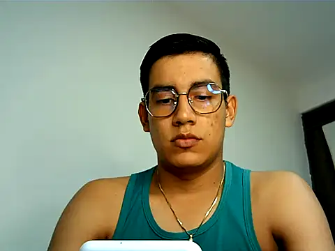 Noahfox19 online show from March 18, 2026, 11:52 pm