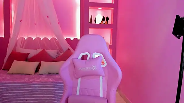 Snapshot of Holy_Lux chatting on February 27, 2026, 11:10 am Holy Lux online show from February 27, 2026, 11:10 am