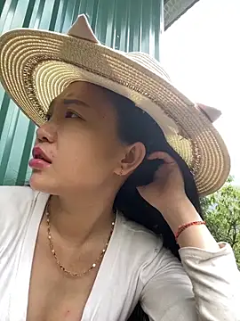 Miumieu2 online show from April 11, 2026, 9:02 am