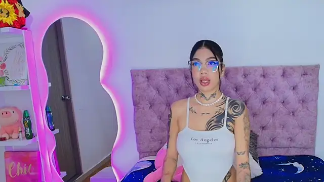 CamilaVelour online show from March 30, 2026, 5:52 am