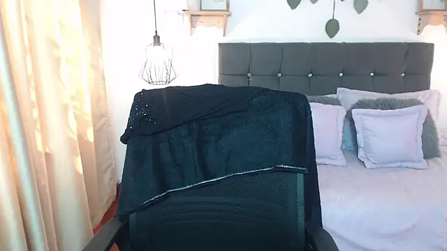 Emma hassani online show from March 29, 2026, 2:28 pm