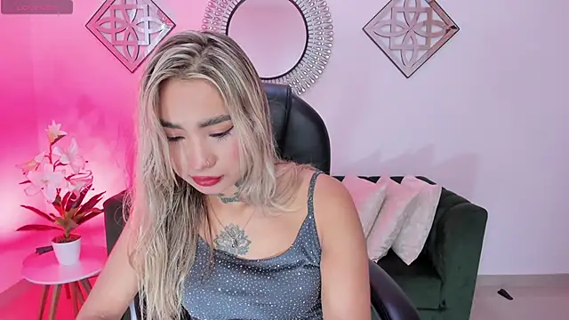 Snapshot of mystic_nova_ chatting on May 17, 2026, 11:28 am mystic nova online show from May 17, 2026, 11:28 am