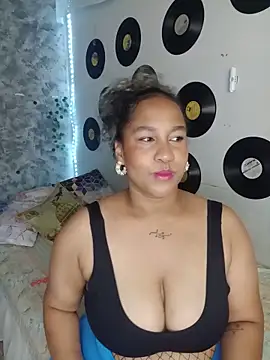 medusafox  online show from May 17, 2026, 4:32 am