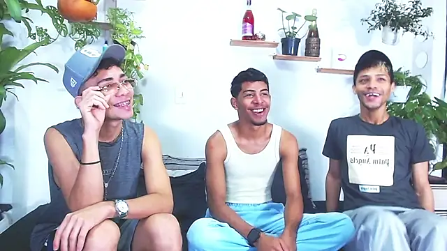 Snapshot of Lunar_Boys chatting on February 27, 2026, 6:08 pm Lunar Boys online show from February 27, 2026, 6:08 pm