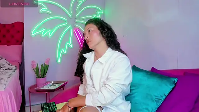 JeiLovee online show from May 3, 2026, 11:38 am