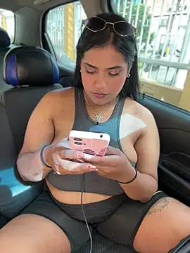 Nahomy firee online show from April 8, 2026, 7:58 pm