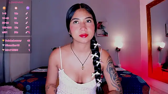 Snapshot of KimTaylorW chatting on May 14, 2026, 2:40 am KimTaylorW online show from May 14, 2026, 2:40 am