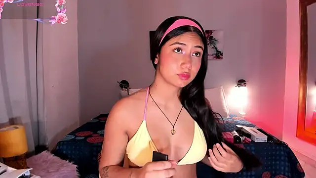 Snapshot of KimTaylorW chatting on May 27, 2026, 2:41 am KimTaylorW online show from May 27, 2026, 2:41 am