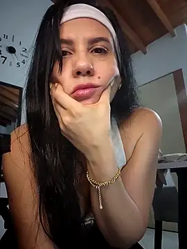 sashaaqueen online show from April 9, 2026, 2:22 am