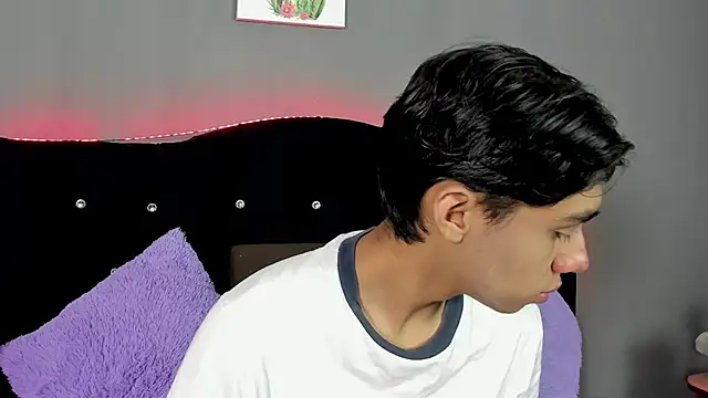 Eros Lux online show from April 29, 2026, 12:09 pm