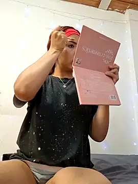 Snapshot of violeta_blaze1 chatting on March 5, 2026, 10:00 am violeta blaze1 online show from March 5, 2026, 10:00 am