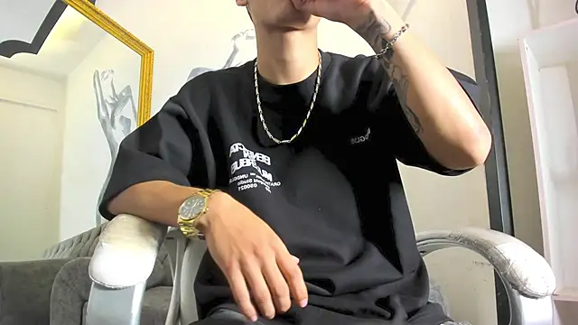 Snapshot of DylanRoyce_ chatting on April 16, 2026, 1:23 pm DylanRoyce online show from April 16, 2026, 1:23 pm