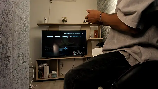 Snapshot of DylanRoyce_ chatting on April 22, 2026, 12:50 pm DylanRoyce online show from April 22, 2026, 12:50 pm