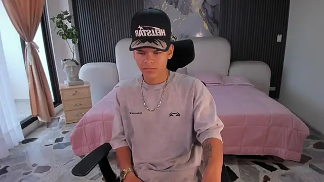 Snapshot of DylanRoyce_ chatting on April 27, 2026, 12:58 pm DylanRoyce online show from April 27, 2026, 12:58 pm