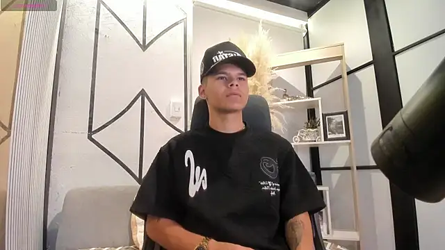 Snapshot of DylanRoyce_ chatting on May 12, 2026, 12:46 pm DylanRoyce online show from May 12, 2026, 12:46 pm
