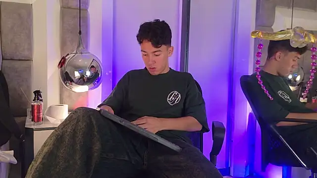 Snapshot of Austin_Reedss chatting on May 12, 2026, 1:08 pm Austin Reedss online show from May 12, 2026, 1:08 pm