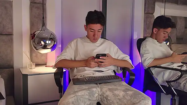 Snapshot of Austin_Reedss chatting on May 13, 2026, 12:46 pm Austin Reedss online show from May 13, 2026, 12:46 pm
