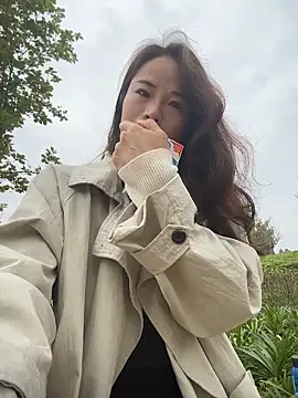 Mia-lp online show from April 7, 2026, 1:28 am