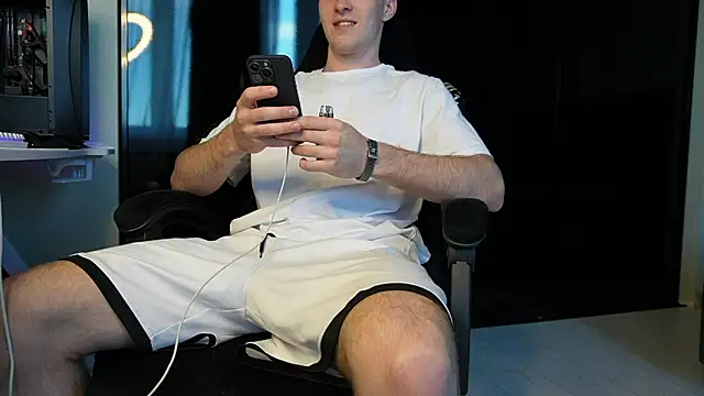 Snapshot of chantatummm chatting on June 9, 2026, 2:17 pm chantatummm online show from June 9, 2026, 2:17 pm