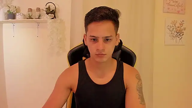 sexy andres01 online show from April 13, 2026, 2:11 pm