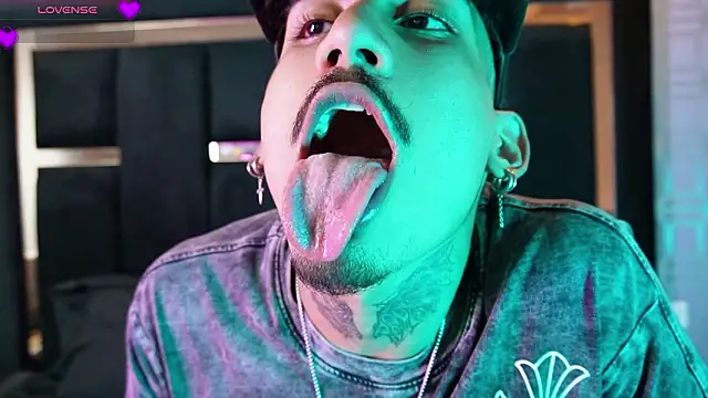 Snapshot of Dark_Eros_ chatting on February 26, 2026, 8:19 pm Dark Eros online show from February 26, 2026, 8:19 pm