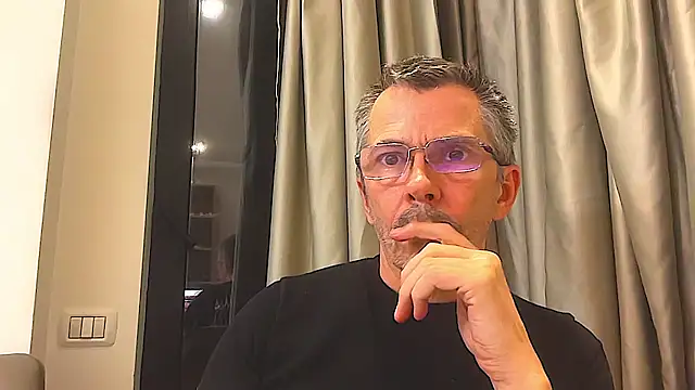 Snapshot of SerenaBFF chatting on February 24, 2026, 6:17 pm SerenaBFF online show from February 24, 2026, 6:17 pm