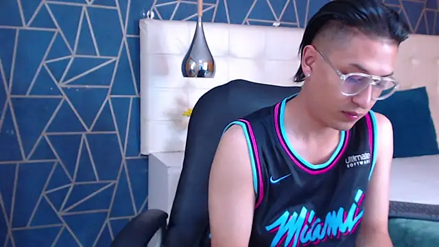 Snapshot of EriickFerrer chatting on March 2, 2026, 2:03 am EriickFerrer online show from March 2, 2026, 2:03 am