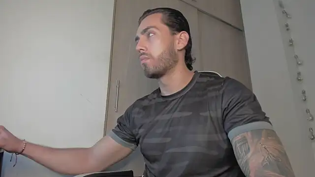 Axel  Blaze online show from April 10, 2026, 12:32 pm