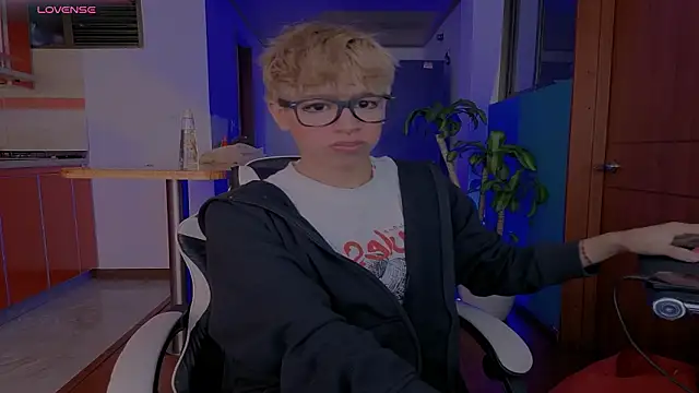 Snapshot of Ryan_sweet chatting on February 25, 2026, 1:43 pm Ryan sweet online show from February 25, 2026, 1:43 pm