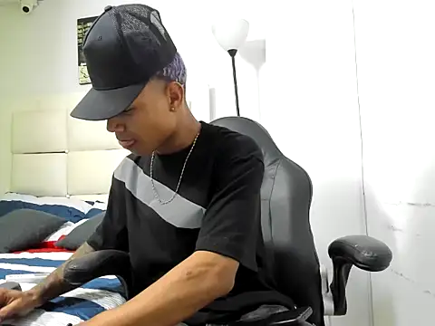 Snapshot of emanuel_23cm chatting on March 3, 2026, 2:39 am emanuel 23cm online show from March 3, 2026, 2:39 am