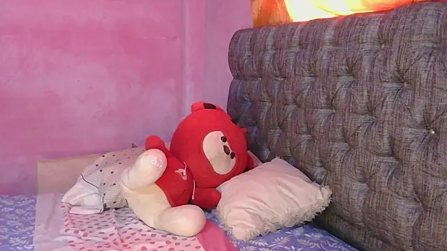 Snapshot of mia_luna88 chatting on February 27, 2026, 5:13 pm mia luna88 online show from February 27, 2026, 5:13 pm